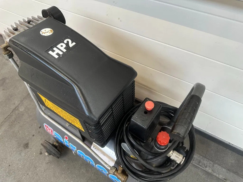 Airmec FIAC BXA 25200 Elektrische Zuigercompressor 2 PK 150 L / min 8 Bar - Compresseur d'air: photos 5 Airmec FIAC BXA 25200 Elektrische Zuigercompressor 2 PK 150 L / min 8 Bar - Compresseur d'air: photos 5