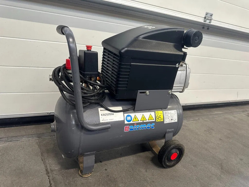 Airmec Fiac BXA 25200 Elektrische Zuigercompressor 2 PK 150 L / min 8 Bar - Compresseur d'air: photos 2 Airmec Fiac BXA 25200 Elektrische Zuigercompressor 2 PK 150 L / min 8 Bar - Compresseur d'air: photos 2