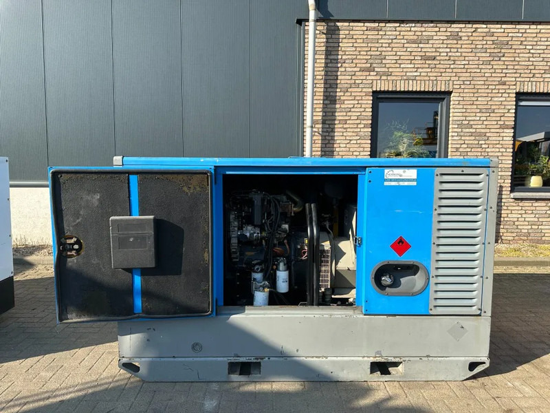 Atlas-Copco QAS 60 Perkins Stamford 60 kVA Silent Rental generatorset - Groupe électrogène: photos 3 Atlas-Copco QAS 60 Perkins Stamford 60 kVA Silent Rental generatorset - Groupe électrogène: photos 3