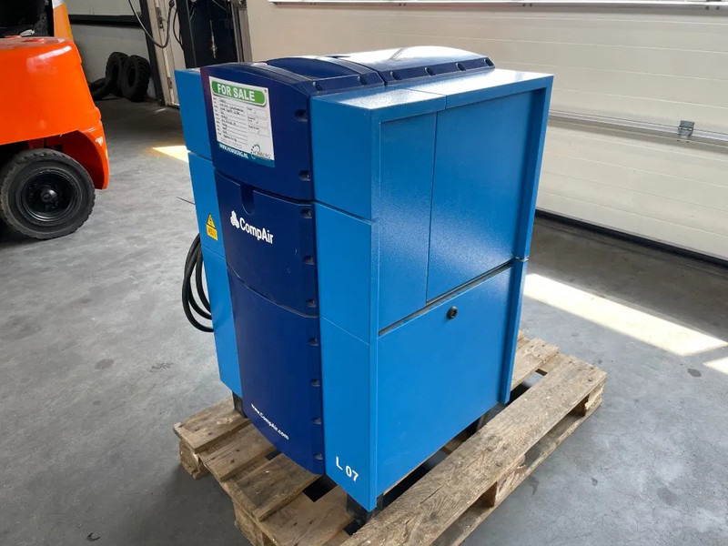 Compair L07 - 7,5A Schroefcompressor 750L/min als nieuw! - Compresseur d'air: photos 3 Compair L07 - 7,5A Schroefcompressor 750L/min als nieuw! - Compresseur d'air: photos 3