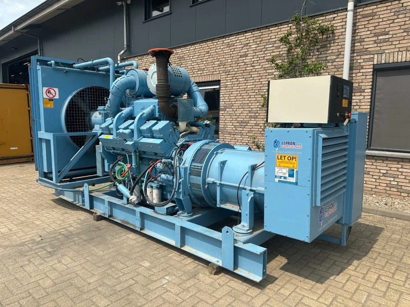 Groupe électrogène Cummins KTA 38 G1 Leroy Somer 800 kVA noodstroom generatorset as New ! 123 hours !: photos 10 Groupe électrogène Cummins KTA 38 G1 Leroy Somer 800 kVA noodstroom generatorset as New ! 123 hours !: photos 10