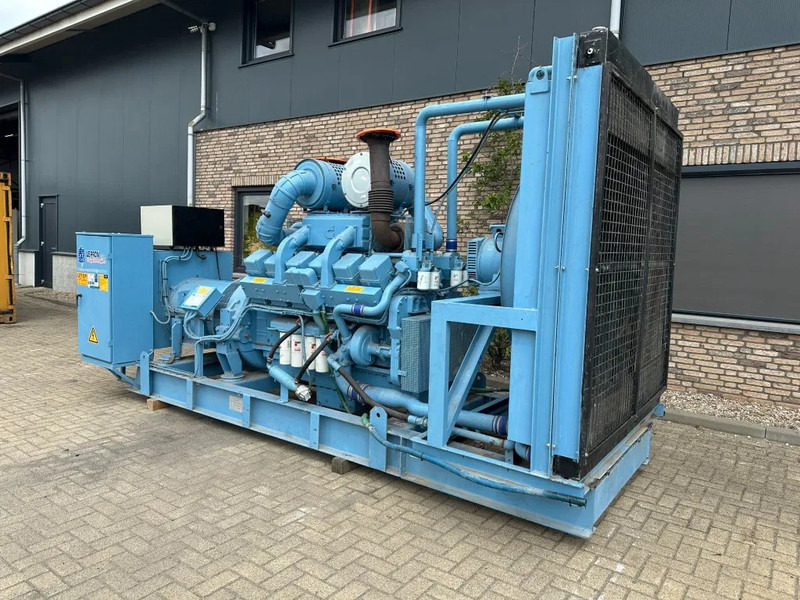 Groupe électrogène Cummins KTA 38 G1 Leroy Somer 800 kVA noodstroom generatorset as New ! 123 hours !: photos 16 Groupe électrogène Cummins KTA 38 G1 Leroy Somer 800 kVA noodstroom generatorset as New ! 123 hours !: photos 16