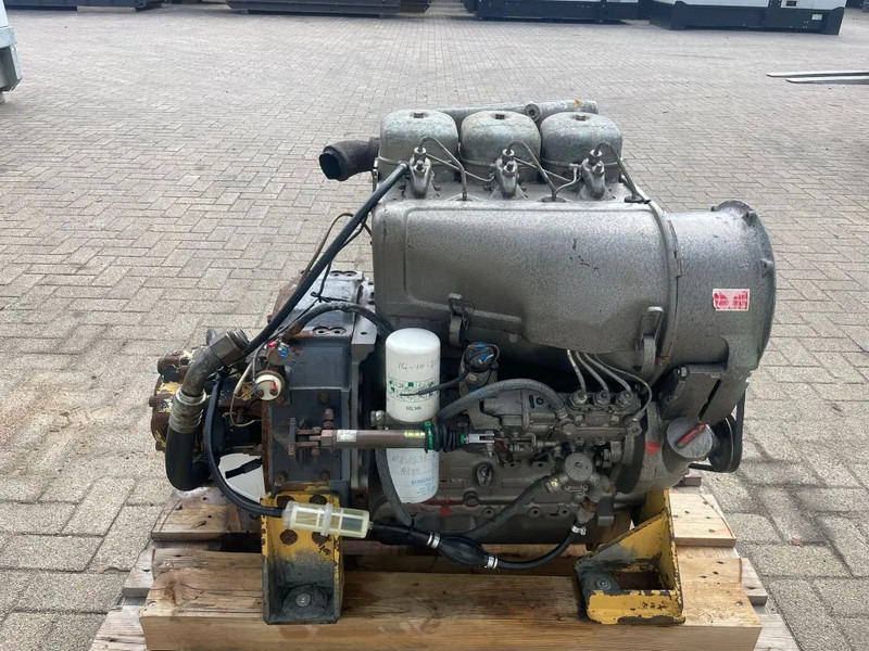 Deutz F3L 912 Motor 3 cilinder 38 kW 52 PK Diesel Motor - Moteur pour Matériel de manutention: photos 1 Deutz F3L 912 Motor 3 cilinder 38 kW 52 PK Diesel Motor - Moteur pour Matériel de manutention: photos 1