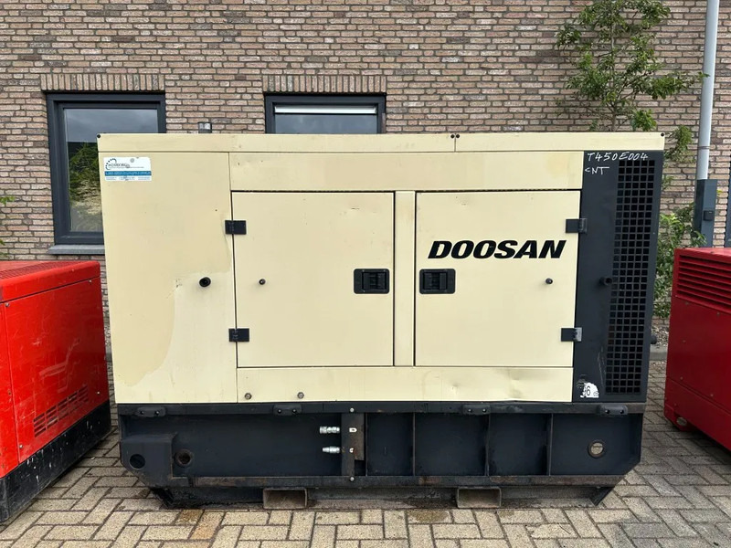 Doosan G40 Mitsubishi Leroy Somer 40 kVA Silent Rental generatorset - Groupe électrogène: photos 1 Doosan G40 Mitsubishi Leroy Somer 40 kVA Silent Rental generatorset - Groupe électrogène: photos 1