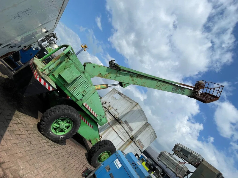 Grove MZ90 Deutz F3L912 Diesel 4 x 4 Telescoophoogwerker 27.6 meter werkhoogte - Nacelle télescopique: photos 3 Grove MZ90 Deutz F3L912 Diesel 4 x 4 Telescoophoogwerker 27.6 meter werkhoogte - Nacelle télescopique: photos 3
