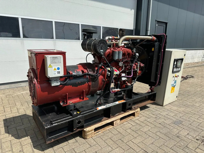 Iveco 8061 Marelli 150 kVA noodstroom generatorset ATS automatische netovername - Groupe électrogène: photos 2 Iveco 8061 Marelli 150 kVA noodstroom generatorset ATS automatische netovername - Groupe électrogène: photos 2