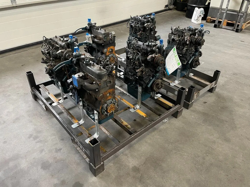 Kubota D722 dieselmotor 3 cilinder 18 PK (6 stuks!) - Moteur pour Matériel de manutention: photos 1 Kubota D722 dieselmotor 3 cilinder 18 PK (6 stuks!) - Moteur pour Matériel de manutention: photos 1