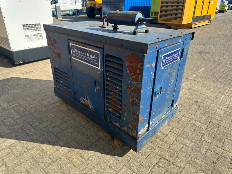 Groupe électrogène Perkins 130.13 Mecc Alte Spa 10 kVA Silent generatorset: photos 13