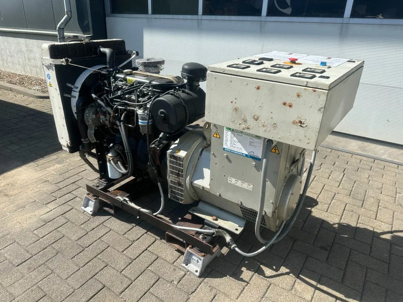 Perkins T4.236 Stamford 60 kVA generatorset 645 hours ! - Groupe électrogène: photos 2 Perkins T4.236 Stamford 60 kVA generatorset 645 hours ! - Groupe électrogène: photos 2