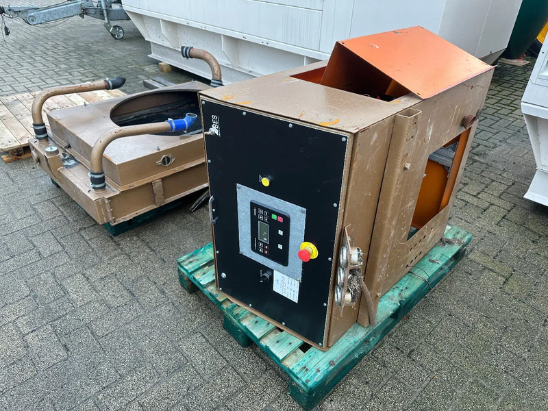 Groupe électrogène Renault Berliet Leroy Somer 250 kVA noodstroom aggregaat generatorset 148 hours: photos 14