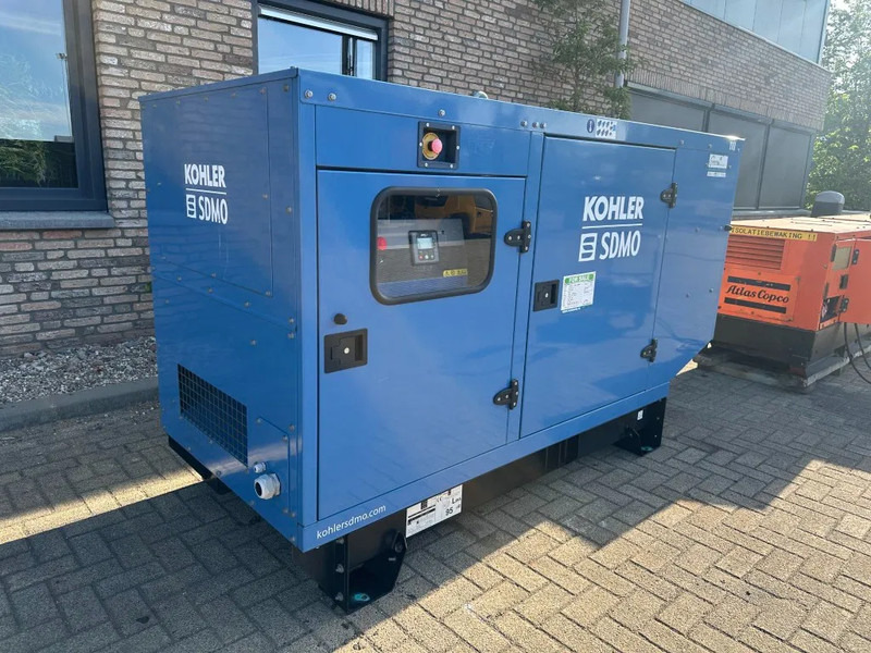 SDMO J110K John Deere 110 kVa silent noodstroom generatorset as New ! 40 hours ! - Groupe électrogène: photos 5 SDMO J110K John Deere 110 kVa silent noodstroom generatorset as New ! 40 hours ! - Groupe électrogène: photos 5