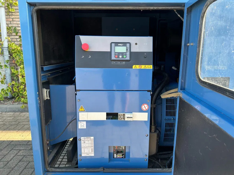 SDMO J110K John Deere 110 kVa silent noodstroom generatorset as New ! 40 hours ! - Groupe électrogène: photos 2 SDMO J110K John Deere 110 kVa silent noodstroom generatorset as New ! 40 hours ! - Groupe électrogène: photos 2