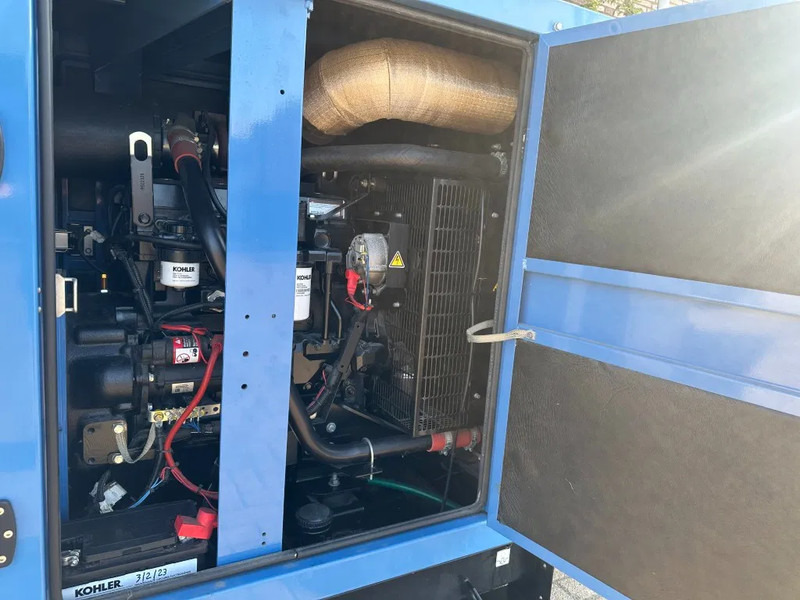 SDMO J110K John Deere 110 kVa silent noodstroom generatorset as New ! 40 hours ! - Groupe électrogène: photos 3 SDMO J110K John Deere 110 kVa silent noodstroom generatorset as New ! 40 hours ! - Groupe électrogène: photos 3