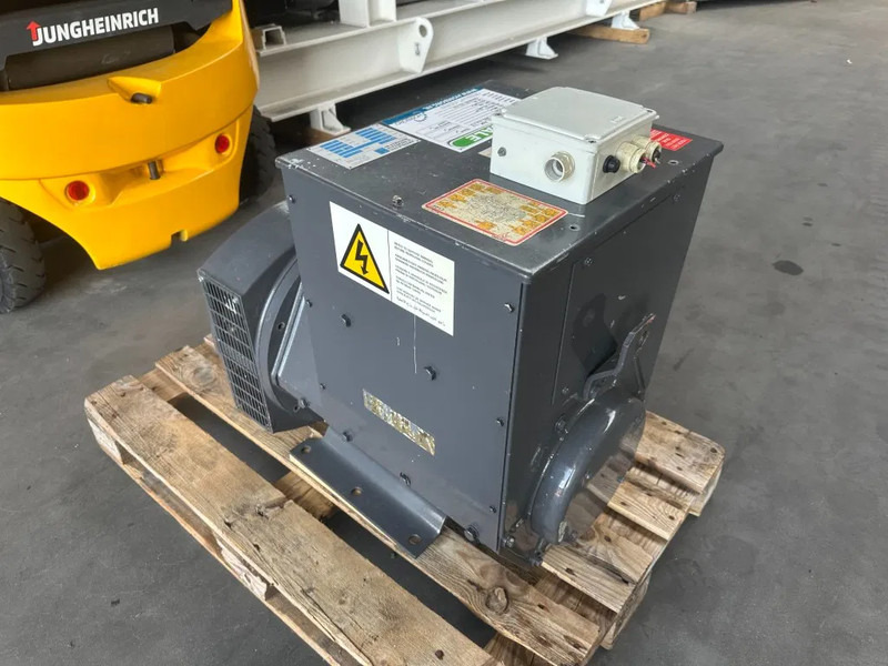 Stamford UC.I224F2 Generatordeel 65 kVA Alternator as New ! - Groupe électrogène: photos 5 Stamford UC.I224F2 Generatordeel 65 kVA Alternator as New ! - Groupe électrogène: photos 5