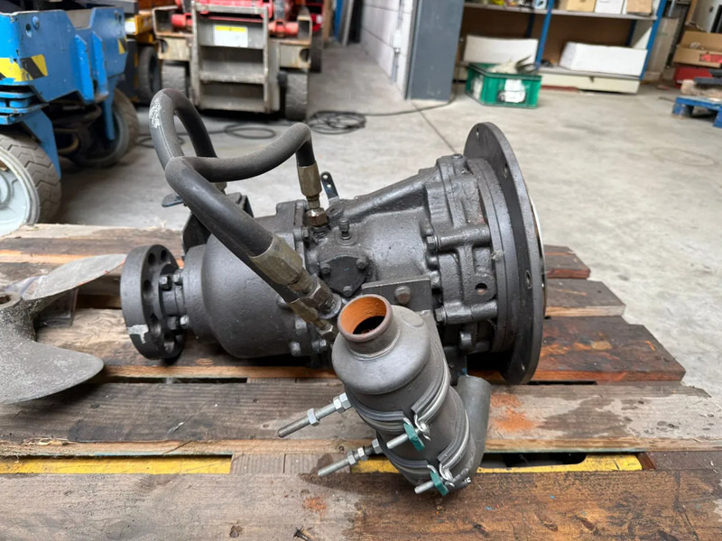 Velvet Drive AS3 70C Keerkoppeling Ratio 2.10:1 Gearbox - Moteur pour Matériel de manutention: photos 4 Velvet Drive AS3 70C Keerkoppeling Ratio 2.10:1 Gearbox - Moteur pour Matériel de manutention: photos 4