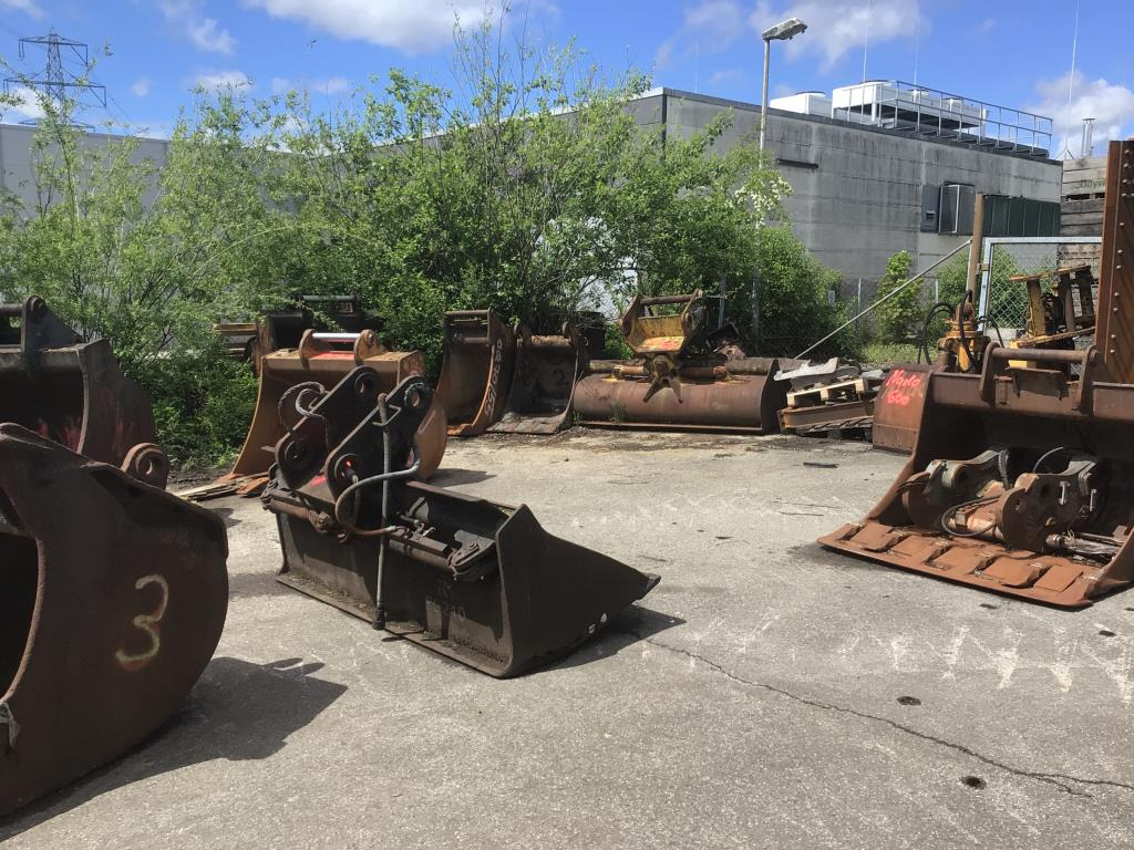 Diverse Löffel Schwenklöffel Greifer Tieflöffel - Godet pour pelle: photos 2 Diverse Löffel Schwenklöffel Greifer Tieflöffel - Godet pour pelle: photos 2