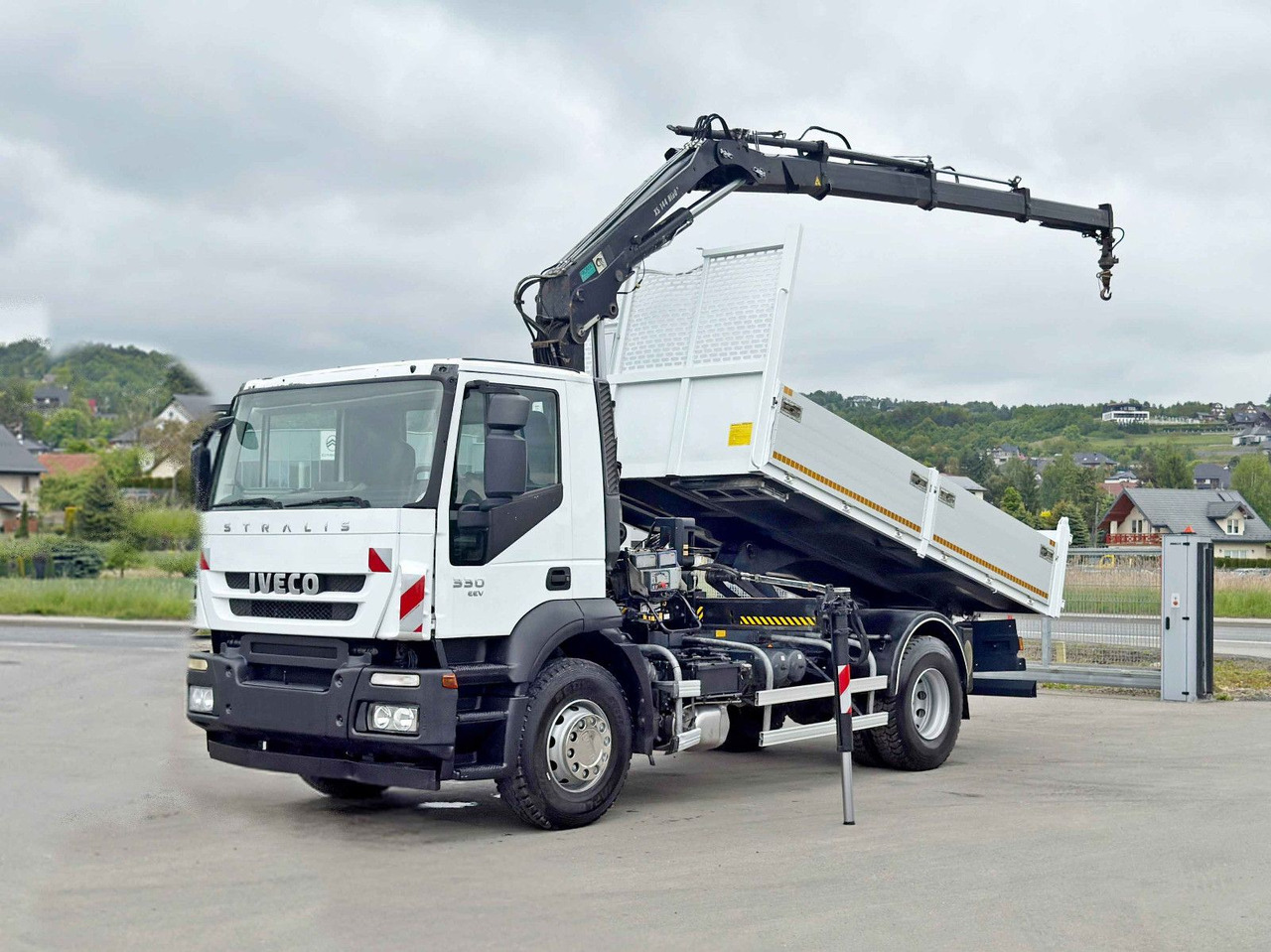 Iveco STRALIS 330 *HIAB 144 BS-3 HIDUO* TOPZUSTAND - Camion grue: photos 2 Iveco STRALIS 330 *HIAB 144 BS-3 HIDUO* TOPZUSTAND - Camion grue: photos 2