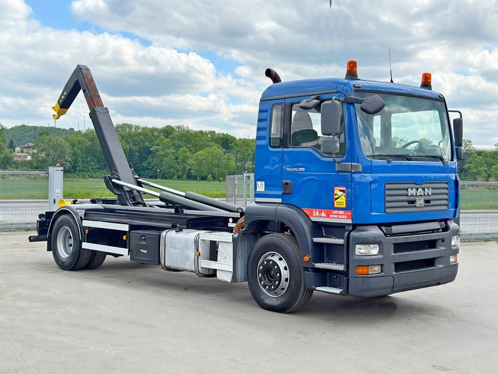 MAN TGA 18.310 Abrollkipper * Top Zustand! MAN TGA 18.310 Abrollkipper * Top Zustand! - Camion ampliroll: photos 1 MAN TGA 18.310 Abrollkipper * Top Zustand! MAN TGA 18.310 Abrollkipper * Top Zustand! - Camion ampliroll: photos 1