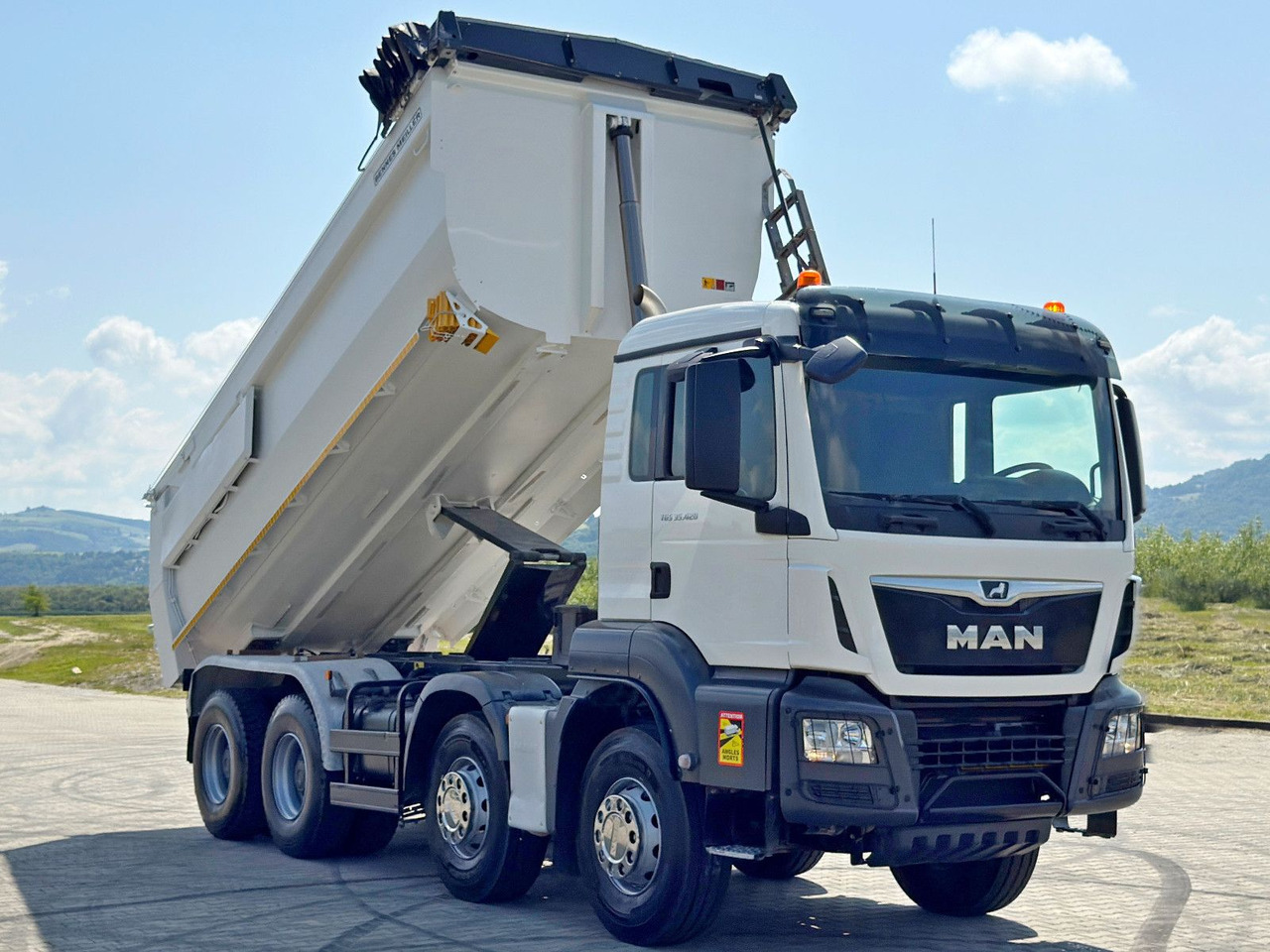 MAN TGS 35.420 KIPPER * 8x4 * TOPZUSTAND - Camion benne: photos 4 MAN TGS 35.420 KIPPER * 8x4 * TOPZUSTAND - Camion benne: photos 4