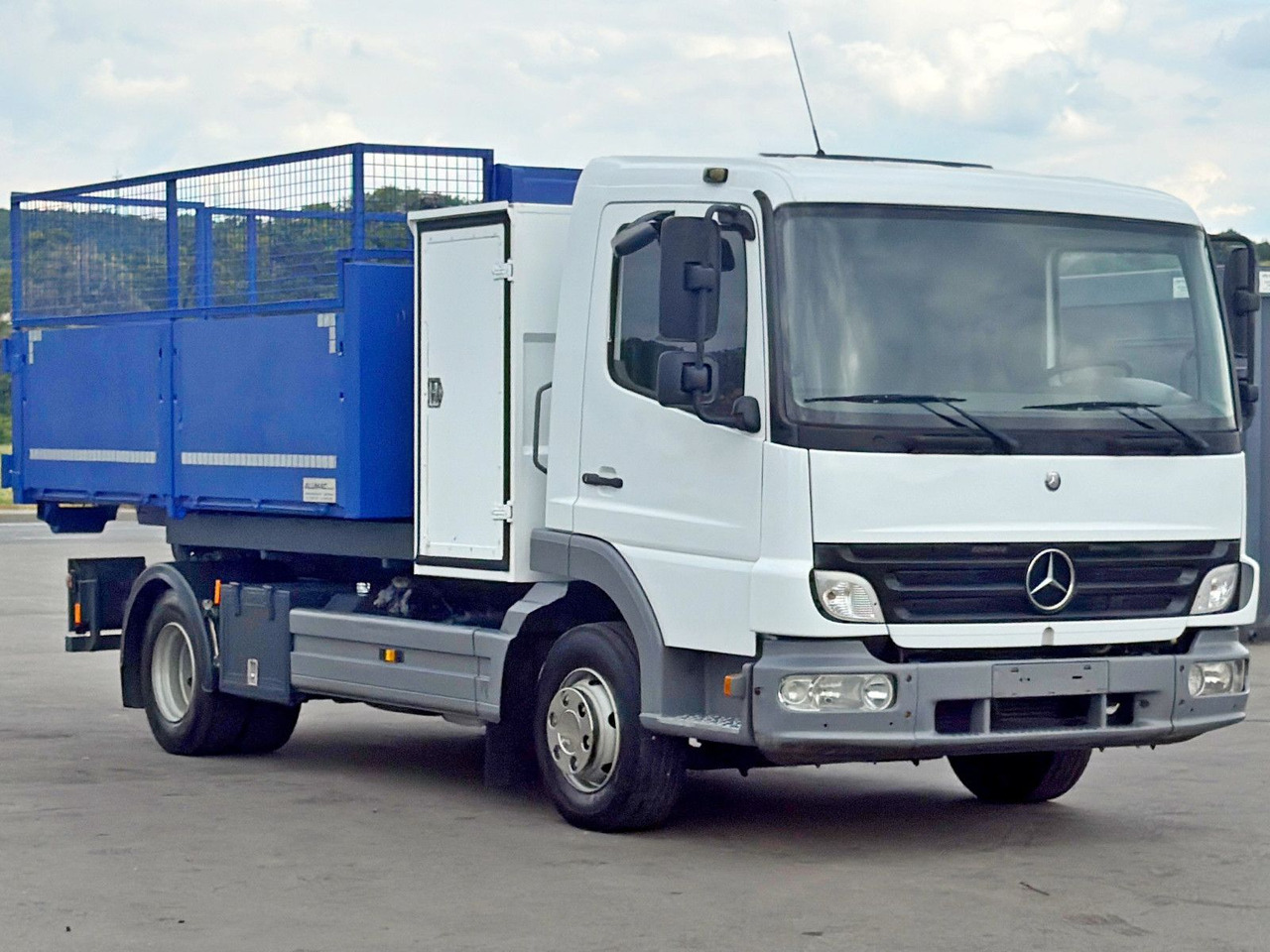 Mercedes-Benz 815 * Abrollkipper  + CONTAINER 3,68 m * TOP - Camion ampliroll: photos 4 Mercedes-Benz 815 * Abrollkipper  + CONTAINER 3,68 m * TOP - Camion ampliroll: photos 4