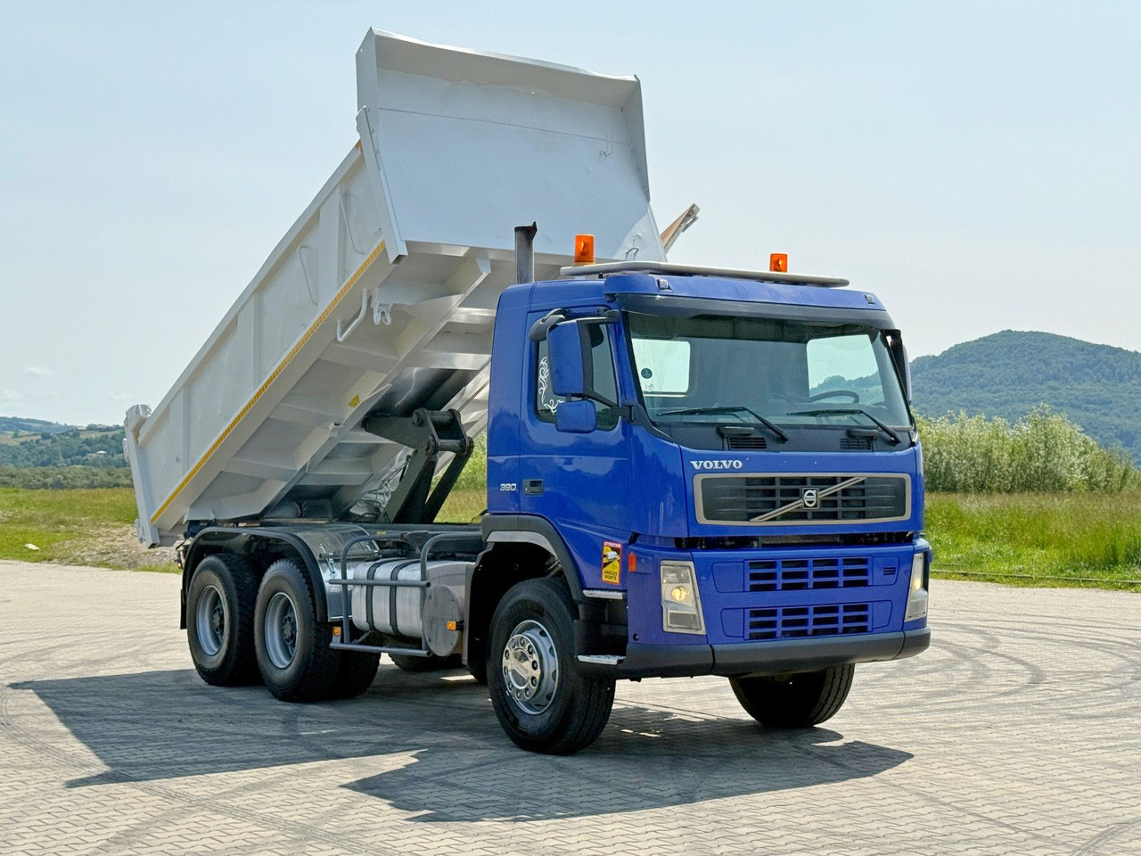 Volvo FM 380 Kipper 5,20 m + BORDMATIC / 6x4 - Camion benne, Camion grue: photos 1 Volvo FM 380 Kipper 5,20 m + BORDMATIC / 6x4 - Camion benne, Camion grue: photos 1