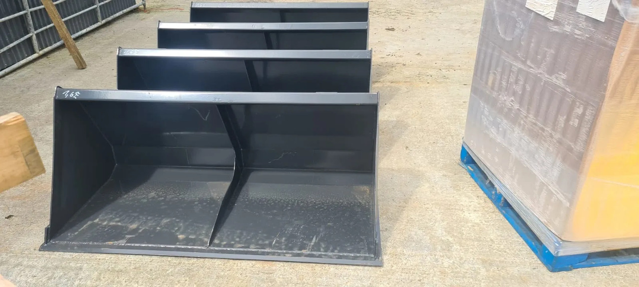 Front Loader Buckets - Godet pour chargeur: photos 4 Front Loader Buckets - Godet pour chargeur: photos 4