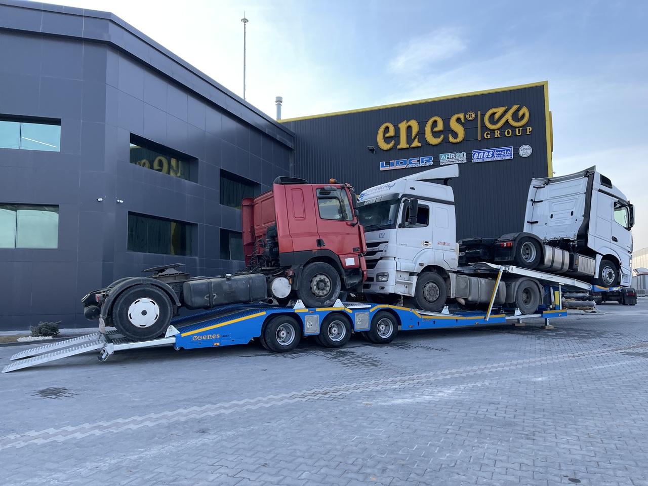 LIDER 2025 NEW UNUSED READY IN FACTORY STOCK - Semi-remorque porte-voitures: photos 3 LIDER 2025 NEW UNUSED READY IN FACTORY STOCK - Semi-remorque porte-voitures: photos 3