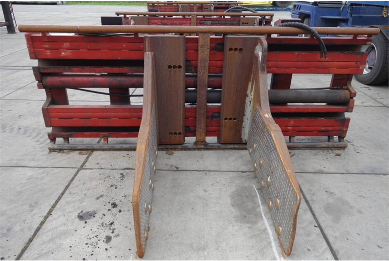 Kalmar DCG80-45ED5 - Chariot porte-conteneur: photos 1 Kalmar DCG80-45ED5 - Chariot porte-conteneur: photos 1