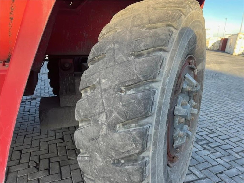 Kalmar DRG450-75S6HCXS Barge Handler - Reach stacker: photos 5 Kalmar DRG450-75S6HCXS Barge Handler - Reach stacker: photos 5