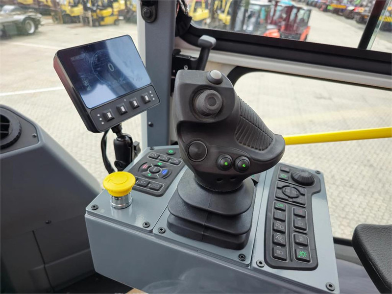 Kalmar DRU450-62S5 - Reach stacker: photos 3 Kalmar DRU450-62S5 - Reach stacker: photos 3