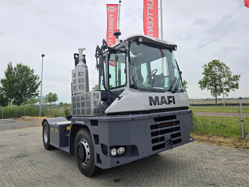 Mafi R336 4x4 - Tracteur portuaire: photos 1 Mafi R336 4x4 - Tracteur portuaire: photos 1