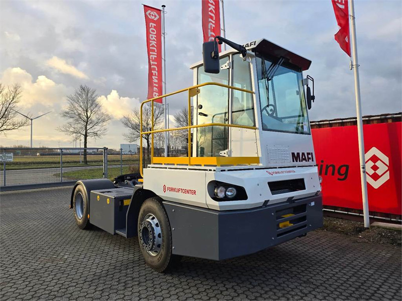 Mafi T230 - Tracteur portuaire: photos 1 Mafi T230 - Tracteur portuaire: photos 1