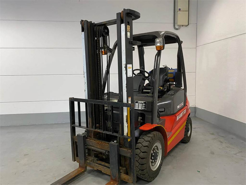 Manitou MI25G - Chariot élévateur à gaz: photos 3 Manitou MI25G - Chariot élévateur à gaz: photos 3