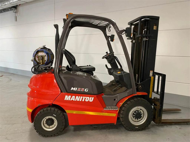 Manitou MI25G - Chariot élévateur à gaz: photos 1 Manitou MI25G - Chariot élévateur à gaz: photos 1