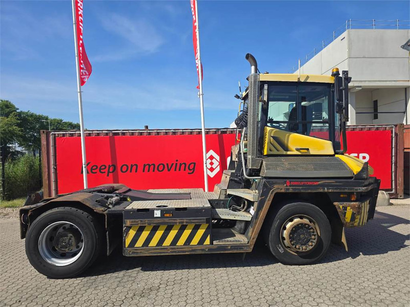 Terberg RT223 4x4 - Tracteur portuaire: photos 3 Terberg RT223 4x4 - Tracteur portuaire: photos 3