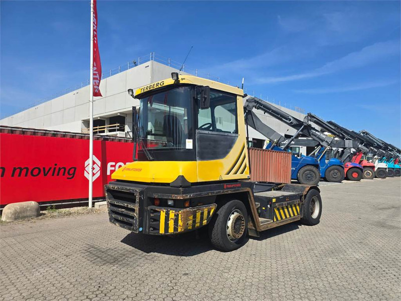 Terberg RT223 4x4 - Tracteur portuaire: photos 2 Terberg RT223 4x4 - Tracteur portuaire: photos 2