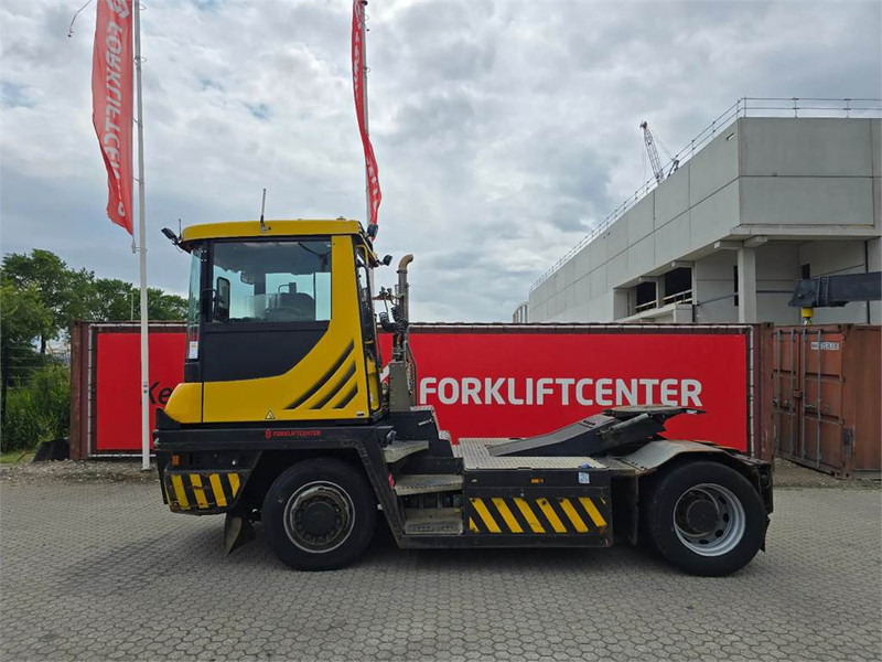 Terberg RT283 4x4 - Tracteur portuaire: photos 4 Terberg RT283 4x4 - Tracteur portuaire: photos 4