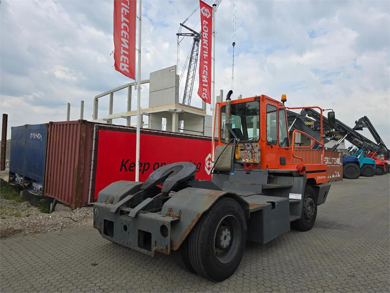 Tracteur portuaire Terberg YT182: photos 7 Tracteur portuaire Terberg YT182: photos 7