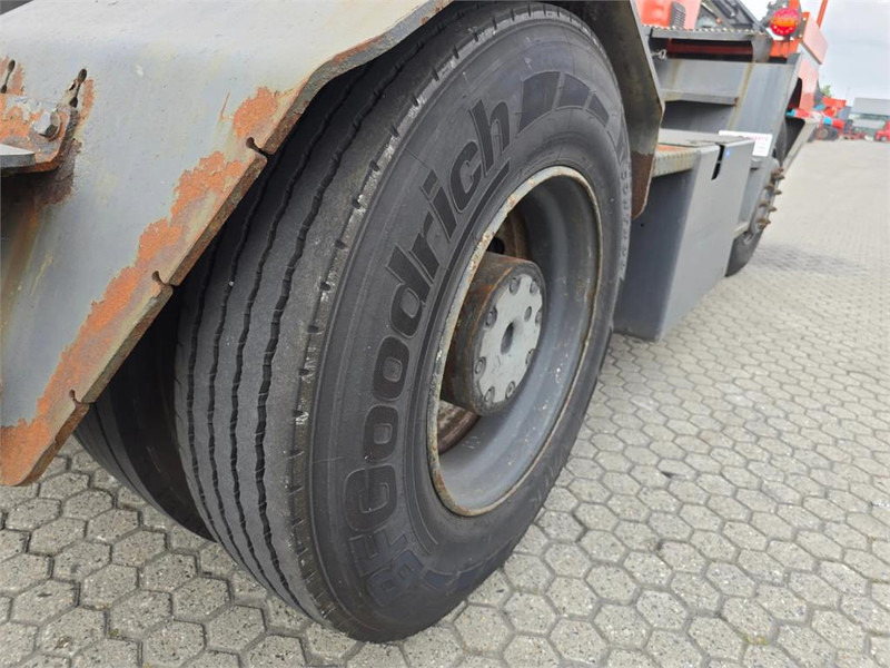 Tracteur portuaire Terberg YT182: photos 14 Tracteur portuaire Terberg YT182: photos 14