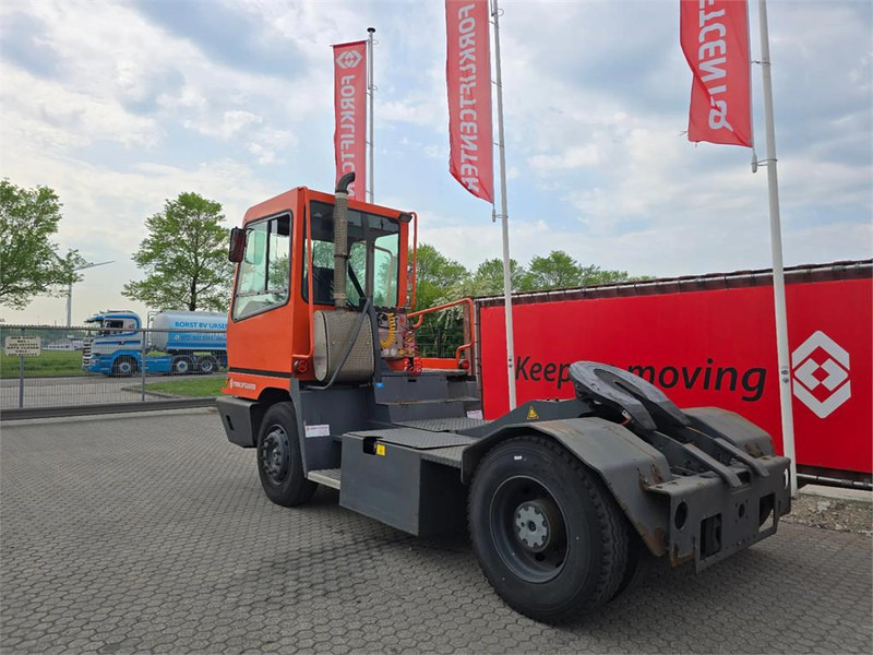 Tracteur portuaire Terberg YT182: photos 6 Tracteur portuaire Terberg YT182: photos 6