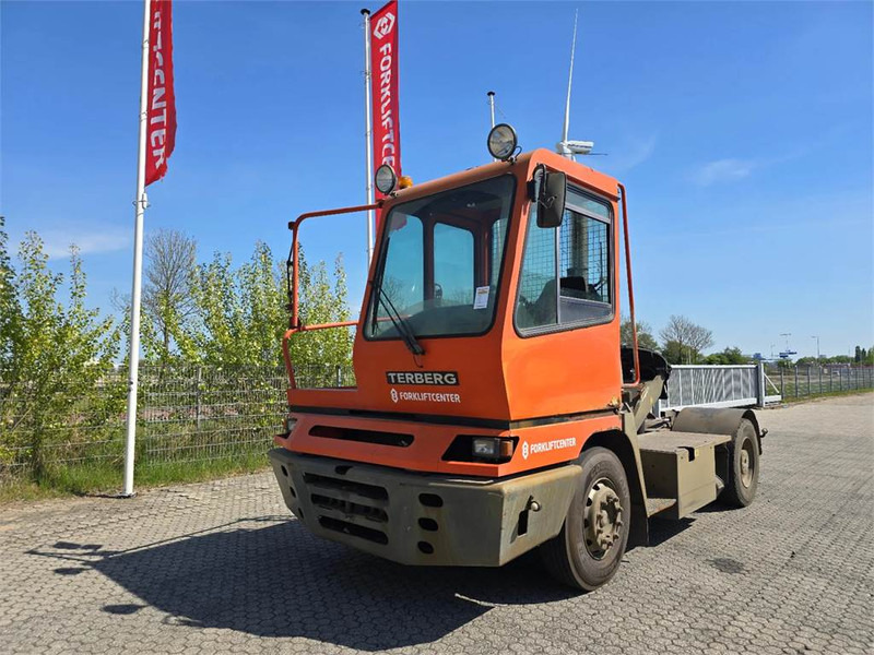 Terberg YT182 - Tracteur portuaire: photos 2 Terberg YT182 - Tracteur portuaire: photos 2
