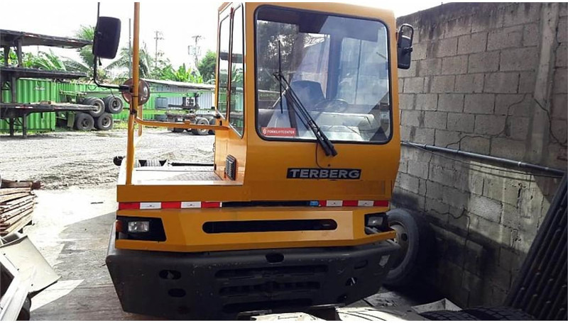 Terberg YT182 - Tracteur portuaire: photos 2 Terberg YT182 - Tracteur portuaire: photos 2