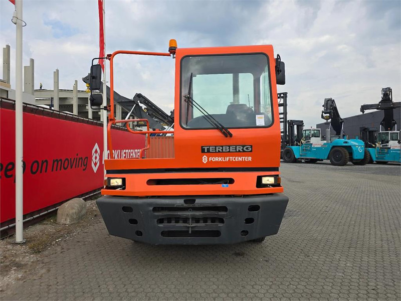 Tracteur portuaire Terberg YT182: photos 8 Tracteur portuaire Terberg YT182: photos 8