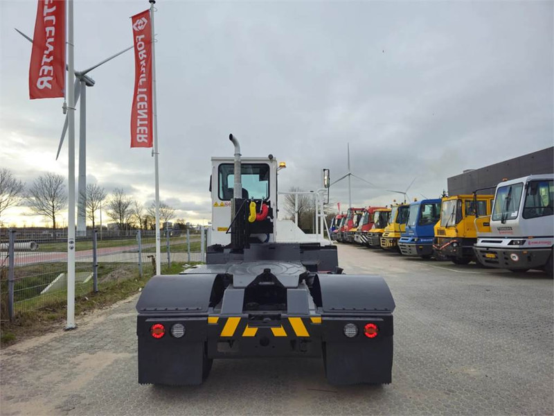 Terberg YT220 - Tracteur portuaire: photos 5 Terberg YT220 - Tracteur portuaire: photos 5