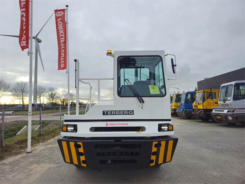 Terberg YT220 - Tracteur portuaire: photos 5 Terberg YT220 - Tracteur portuaire: photos 5