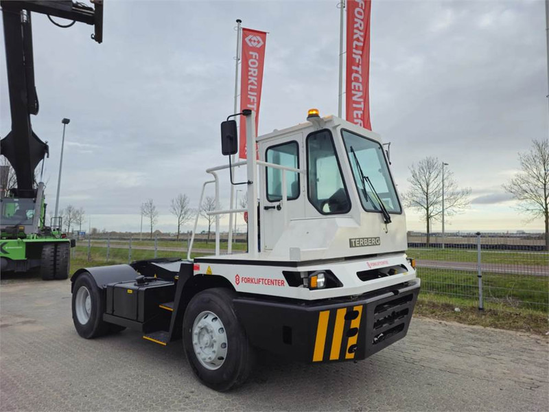 Terberg YT220 - Tracteur portuaire: photos 1 Terberg YT220 - Tracteur portuaire: photos 1