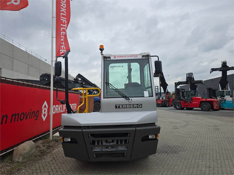 Terberg YT223 - Tracteur portuaire: photos 5 Terberg YT223 - Tracteur portuaire: photos 5