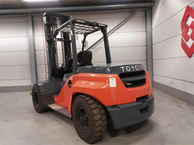Chariot élévateur diesel Toyota 8FD70F: photos 7