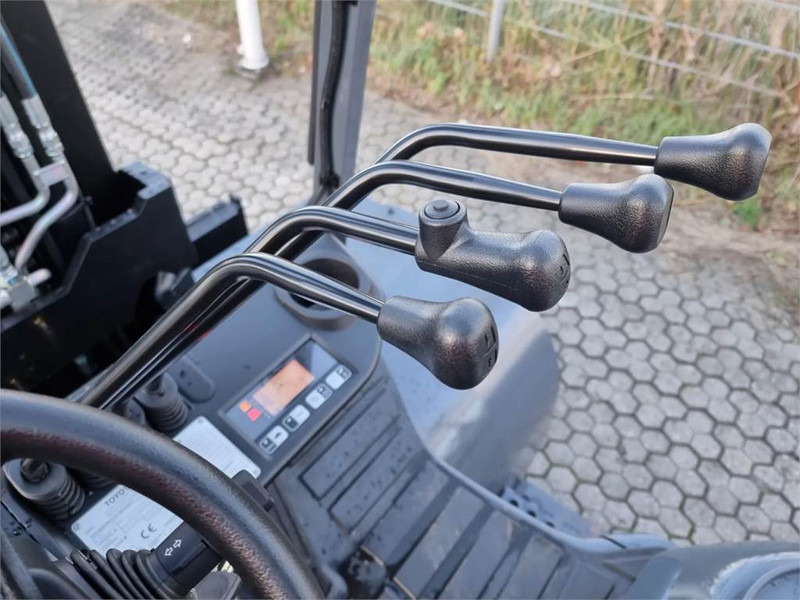 Chariot élévateur diesel Toyota 8FD70F: photos 10