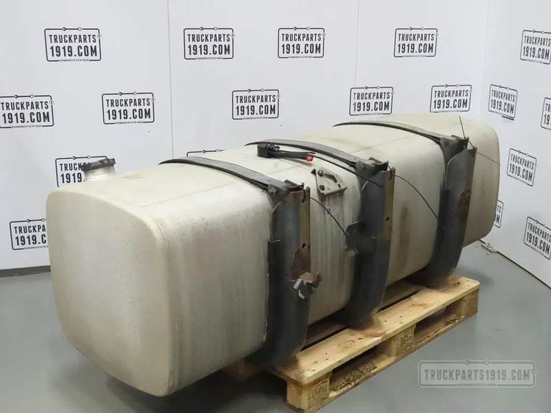 DAF 1673119 Brandstoftank + steunen 750L - Réservoir de carburant pour Camion: photos 2 DAF 1673119 Brandstoftank + steunen 750L - Réservoir de carburant pour Camion: photos 2